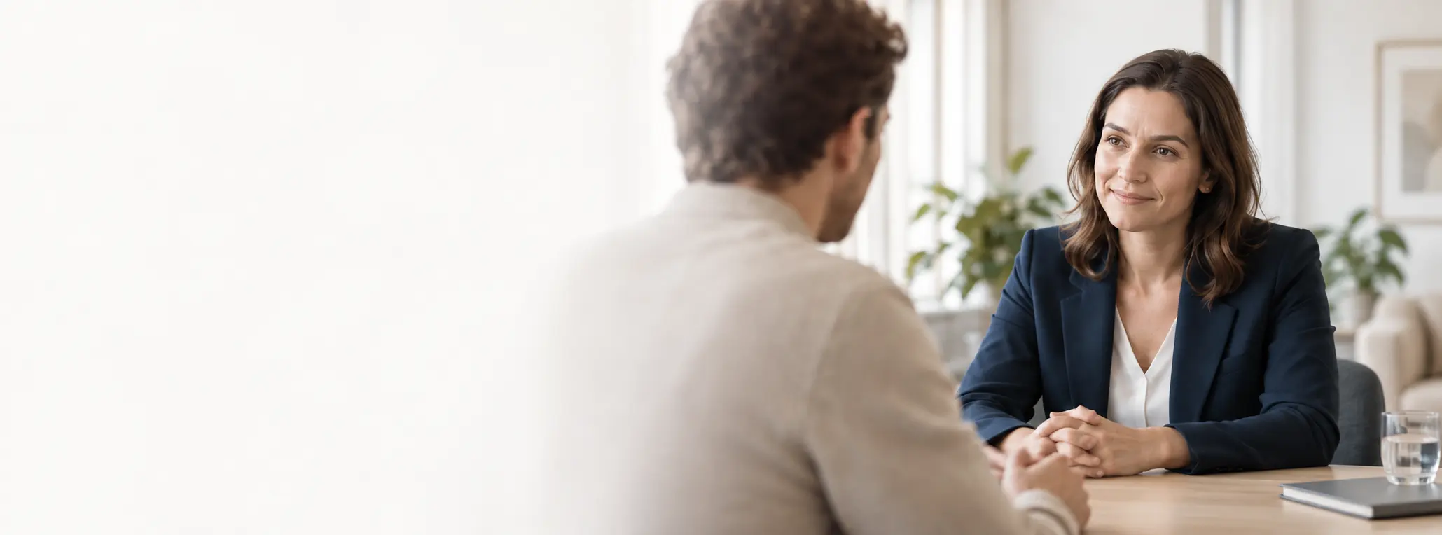Letselschadejurist in persoonlijk gesprek met een cliënt